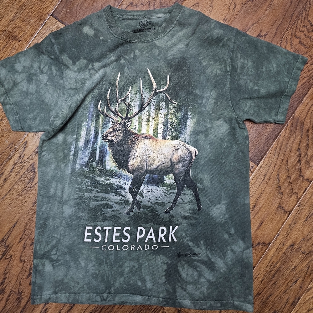 Elk The Mountain tee. Estes park Sz Med